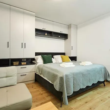 Market By Irundo Apartment